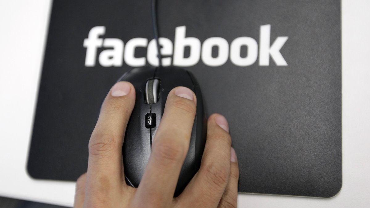 Facebook är det vanligaste sociala mediet där sexualbrottslingar tar kontakt med sina offer, enligt brittisk statistik.